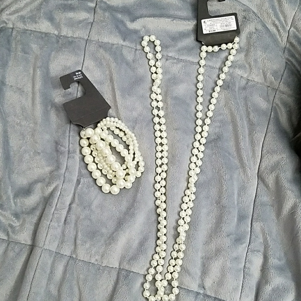 Faux pearl necklace and bracelet